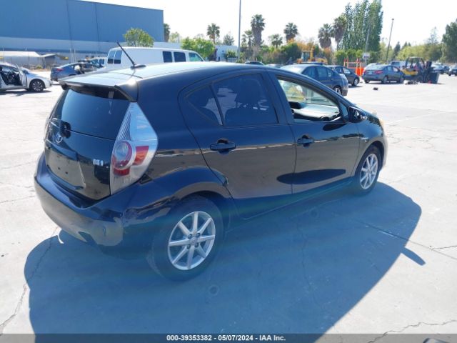 Photo 3 VIN: JTDKDTB31C1021024 - TOYOTA PRIUS C 