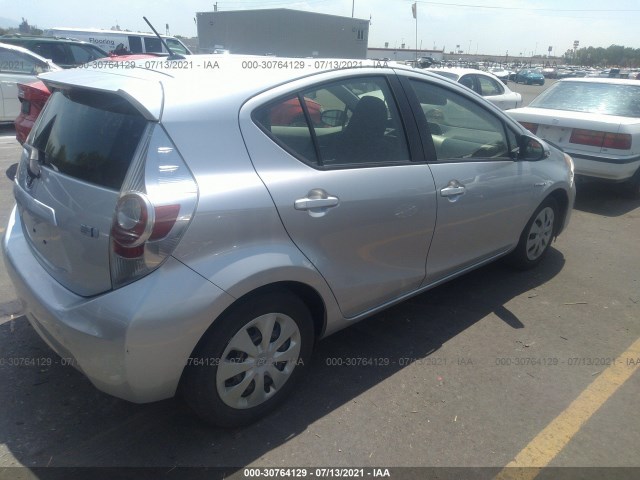 Photo 3 VIN: JTDKDTB31C1511365 - TOYOTA PRIUS C 