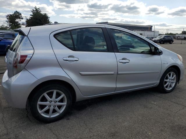 Photo 2 VIN: JTDKDTB31C1516355 - TOYOTA PRIUS C 