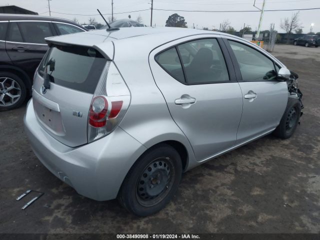 Photo 3 VIN: JTDKDTB31D1041338 - TOYOTA PRIUS C 