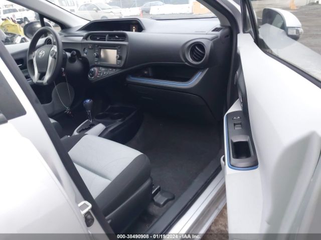 Photo 4 VIN: JTDKDTB31D1041338 - TOYOTA PRIUS C 