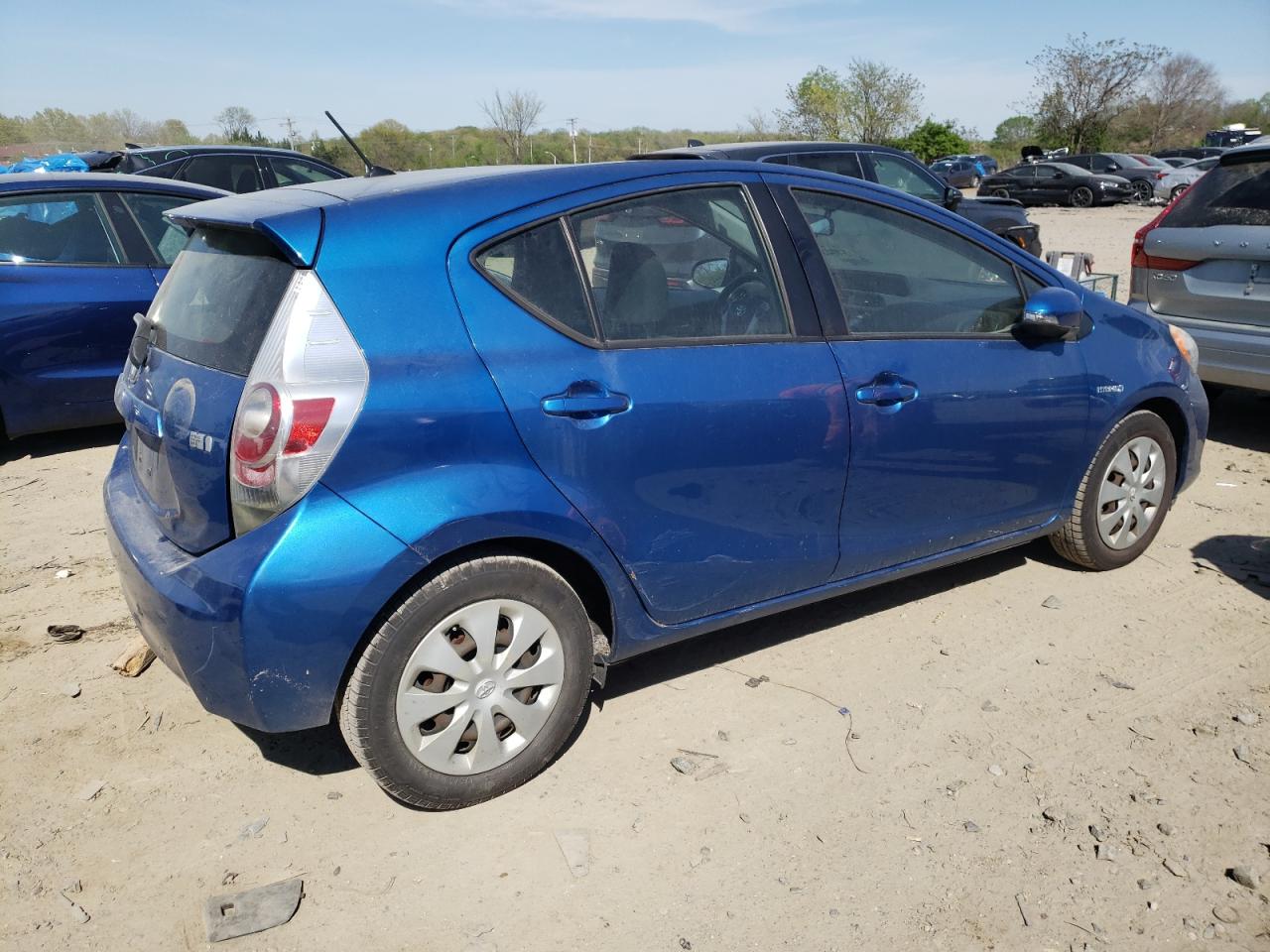 Photo 2 VIN: JTDKDTB31D1527972 - TOYOTA PRIUS 