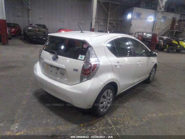 Photo 3 VIN: JTDKDTB31D1528975 - TOYOTA PRIUS C 