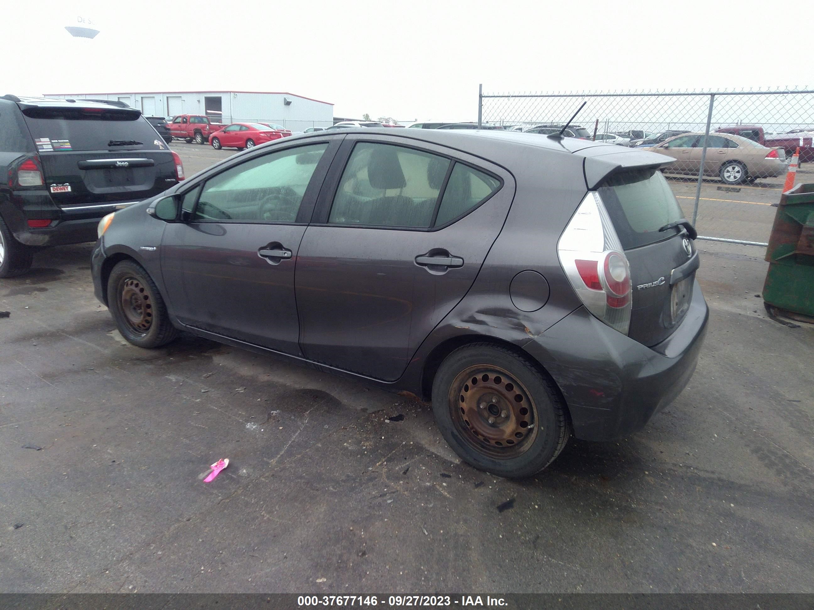 Photo 2 VIN: JTDKDTB31D1532721 - TOYOTA PRIUS C 