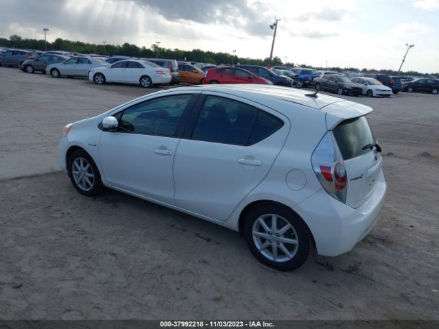 Photo 2 VIN: JTDKDTB31D1544013 - TOYOTA PRIUS C 