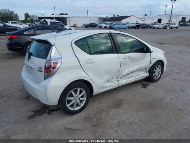 Photo 3 VIN: JTDKDTB31D1544013 - TOYOTA PRIUS C 