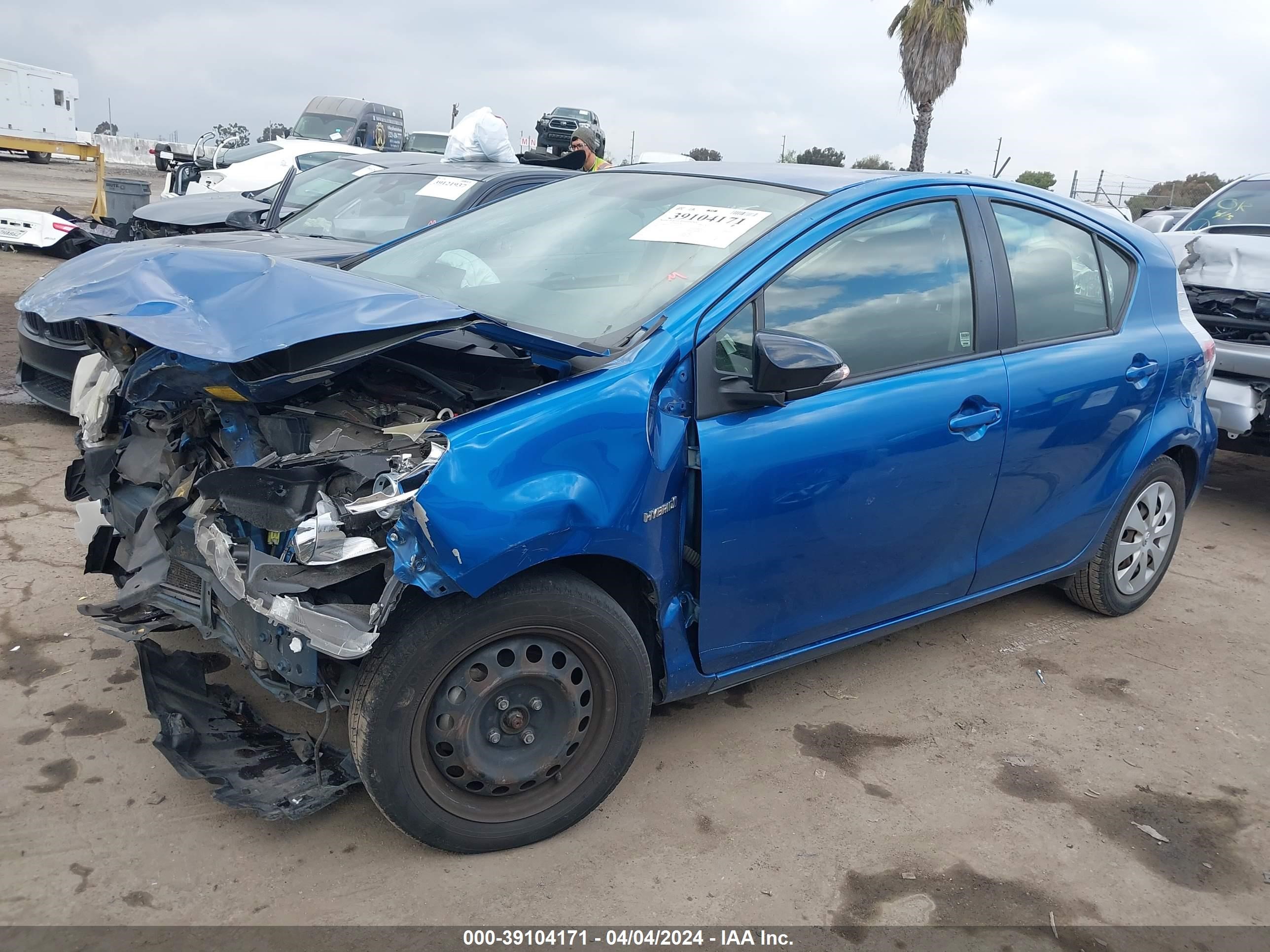 Photo 1 VIN: JTDKDTB31D1550362 - TOYOTA PRIUS C 