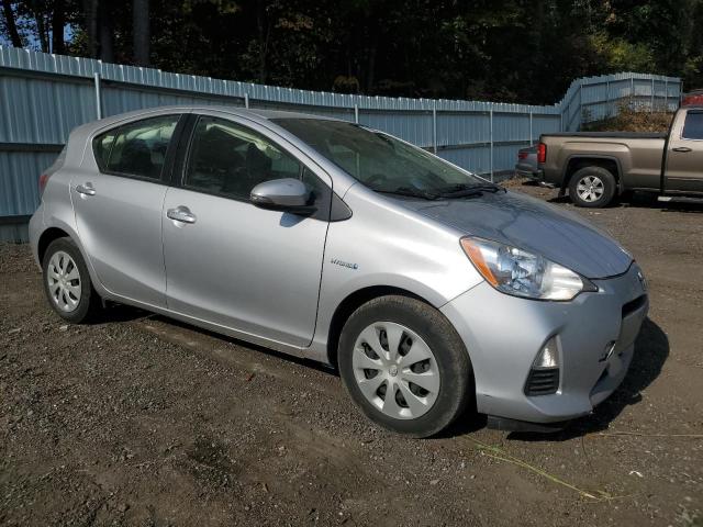 Photo 3 VIN: JTDKDTB31E1071196 - TOYOTA PRIUS C 