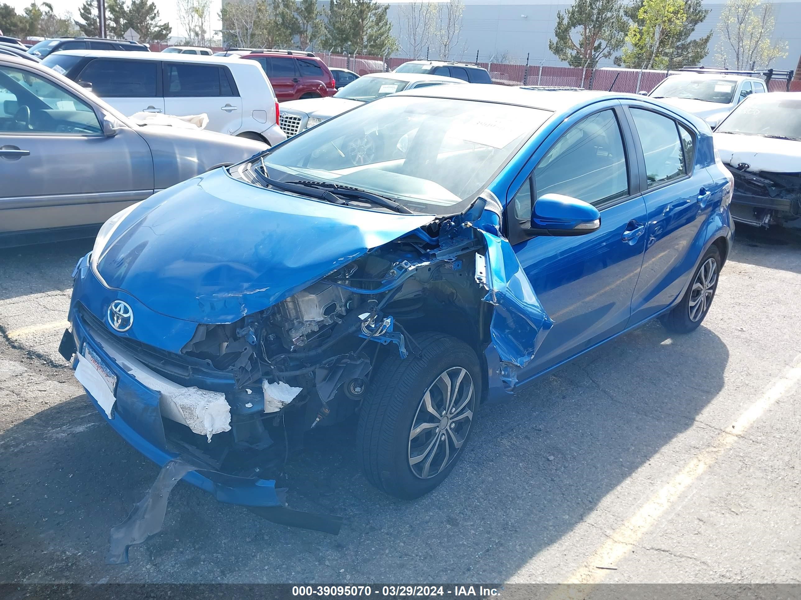 Photo 1 VIN: JTDKDTB31E1573853 - TOYOTA PRIUS C 