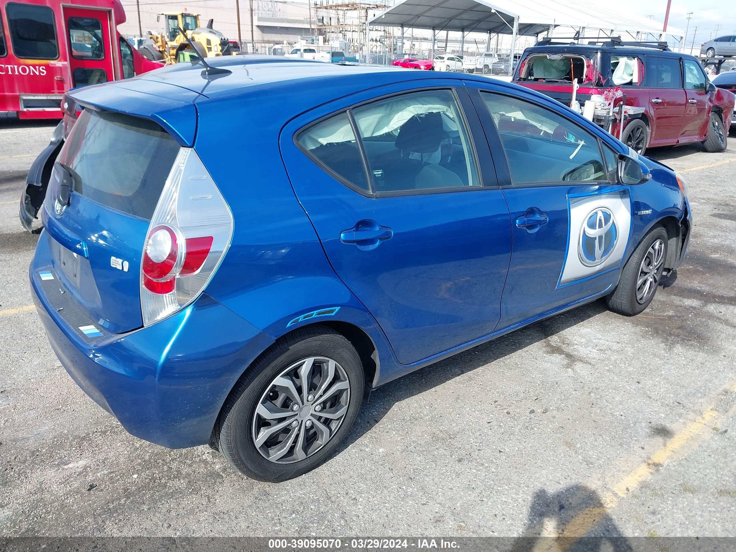 Photo 3 VIN: JTDKDTB31E1573853 - TOYOTA PRIUS C 