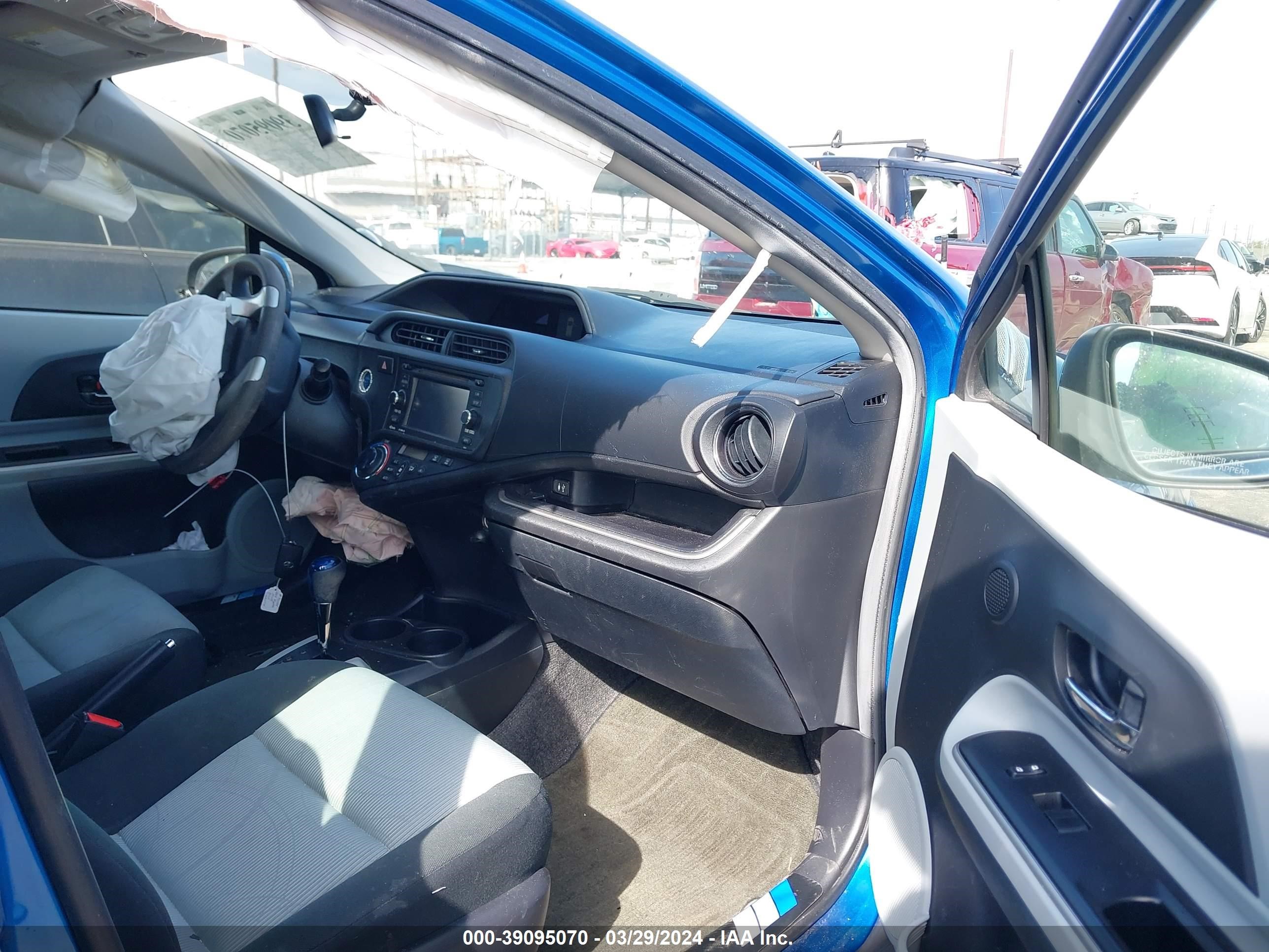 Photo 4 VIN: JTDKDTB31E1573853 - TOYOTA PRIUS C 