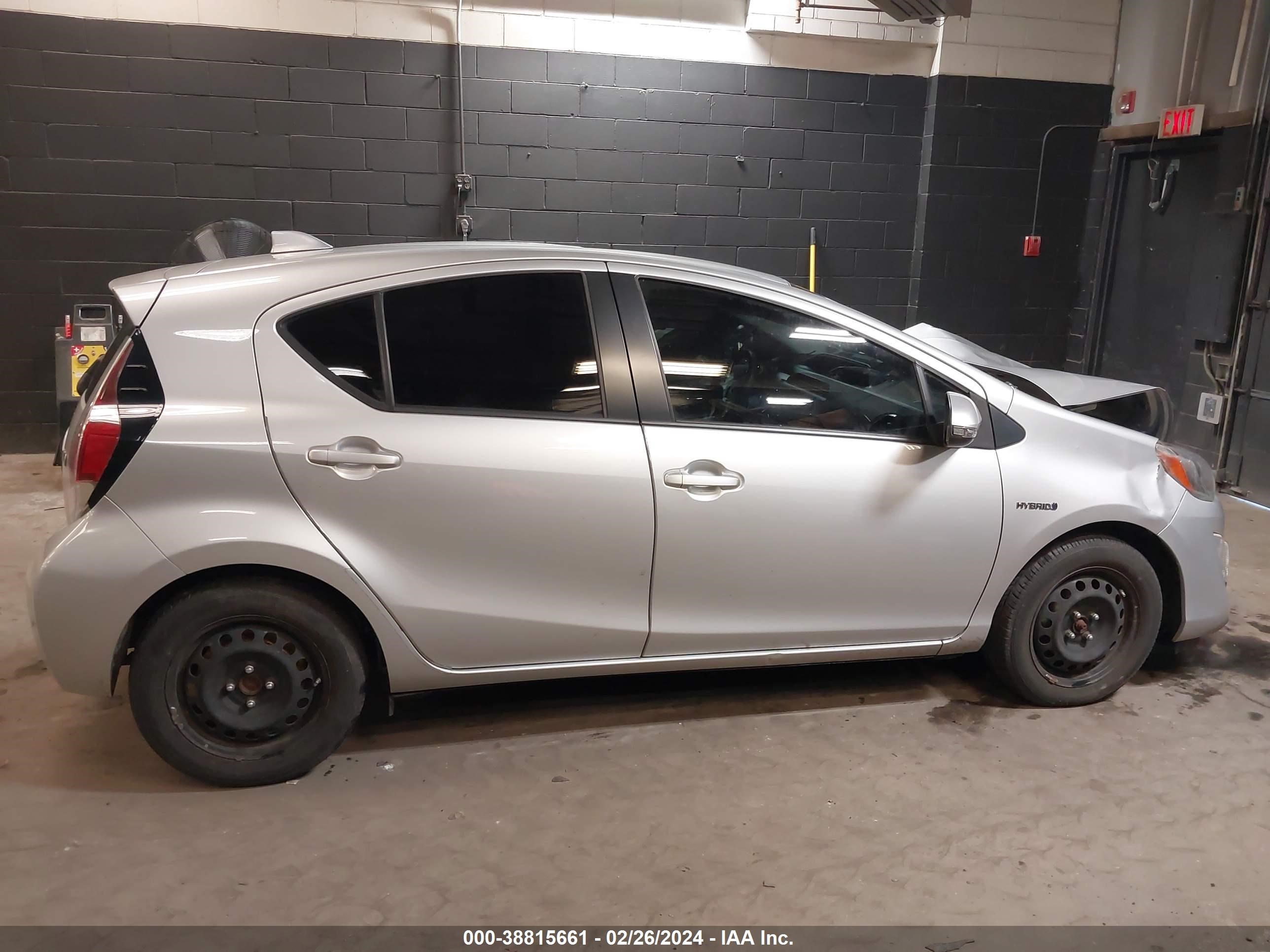 Photo 12 VIN: JTDKDTB31F1091949 - TOYOTA PRIUS C 