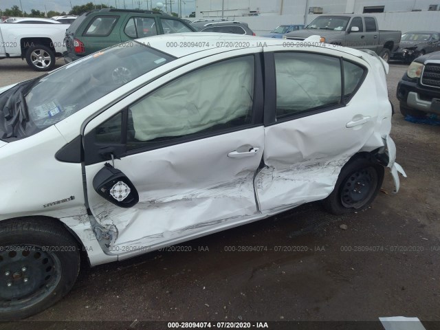 Photo 5 VIN: JTDKDTB31F1115134 - TOYOTA PRIUS C 