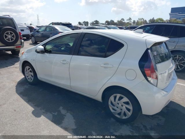 Photo 2 VIN: JTDKDTB31F1577659 - TOYOTA PRIUS C 