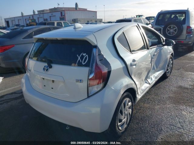 Photo 3 VIN: JTDKDTB31F1577659 - TOYOTA PRIUS C 