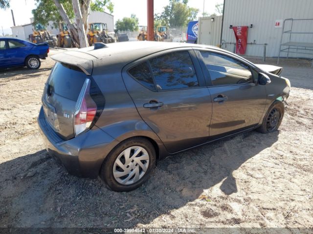 Photo 3 VIN: JTDKDTB31F1580979 - TOYOTA PRIUS C 