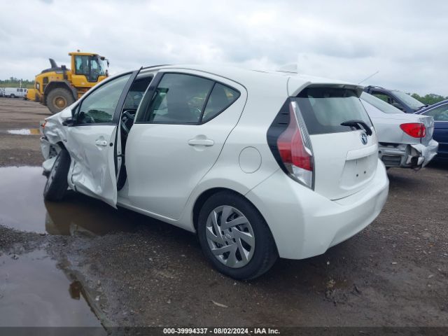 Photo 2 VIN: JTDKDTB31F1582117 - TOYOTA PRIUS C 