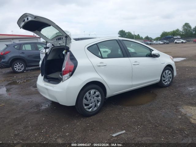 Photo 3 VIN: JTDKDTB31F1582117 - TOYOTA PRIUS C 