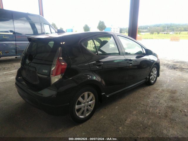 Photo 3 VIN: JTDKDTB31H1597073 - TOYOTA PRIUS C 