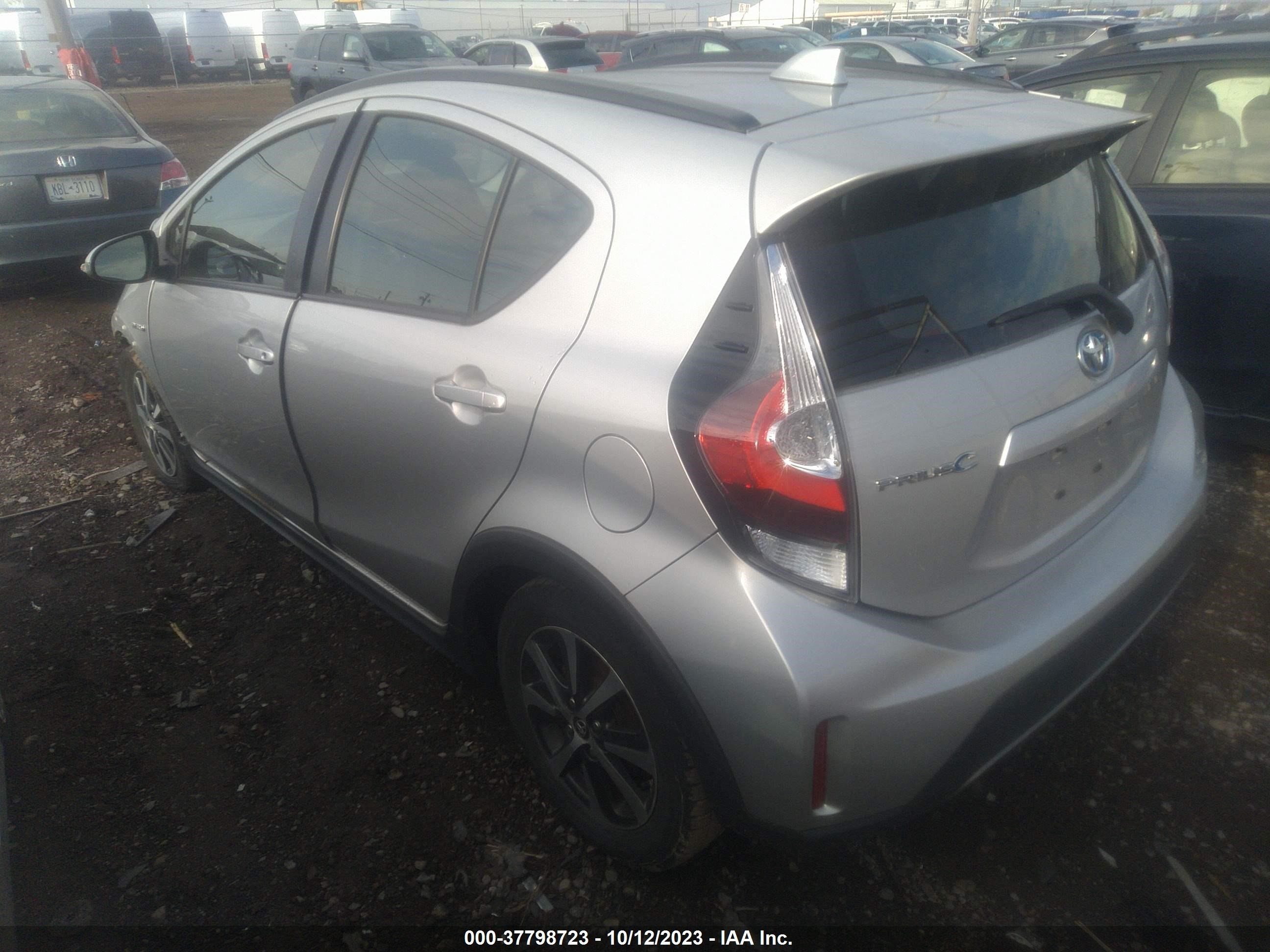 Photo 2 VIN: JTDKDTB31J1601712 - TOYOTA PRIUS C 