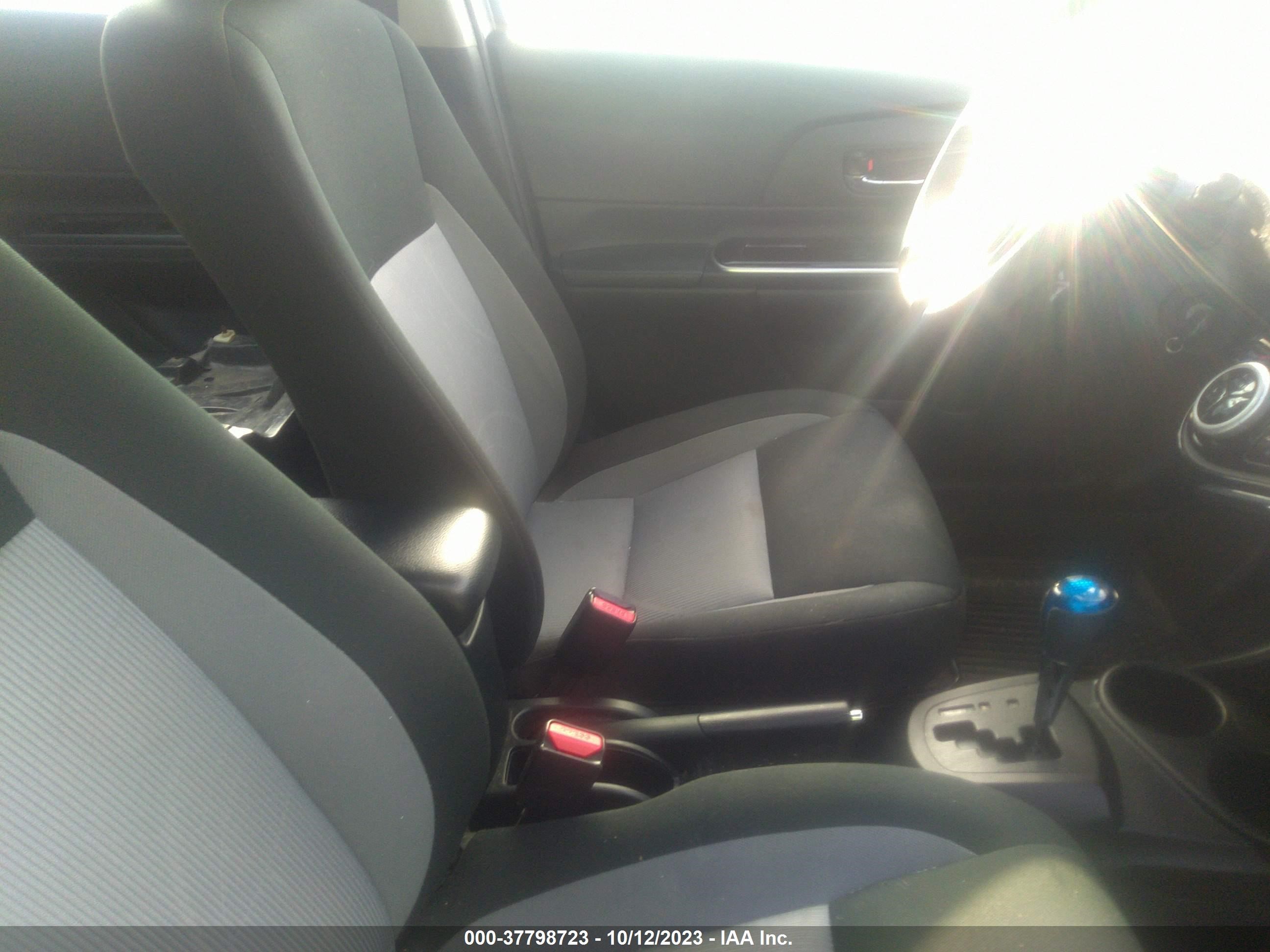 Photo 4 VIN: JTDKDTB31J1601712 - TOYOTA PRIUS C 