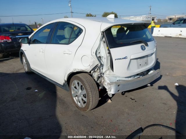 Photo 2 VIN: JTDKDTB31J1617232 - TOYOTA PRIUS C 