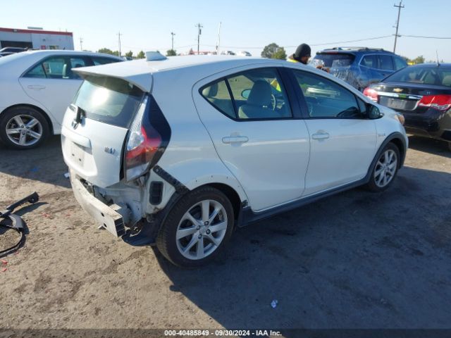 Photo 3 VIN: JTDKDTB31J1617232 - TOYOTA PRIUS C 