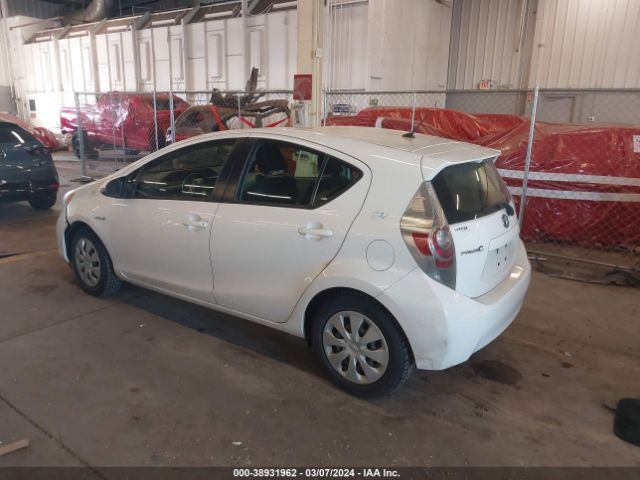 Photo 2 VIN: JTDKDTB32C1518857 - TOYOTA PRIUS C 