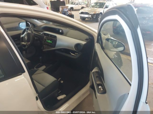 Photo 4 VIN: JTDKDTB32C1518857 - TOYOTA PRIUS C 