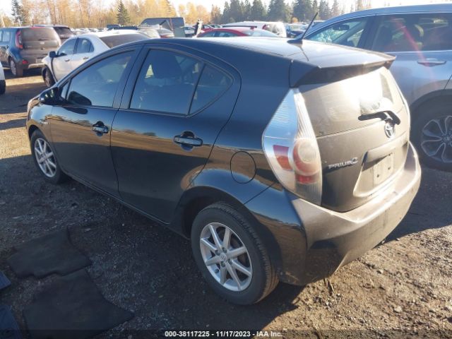 Photo 2 VIN: JTDKDTB32C1523055 - TOYOTA PRIUS C 