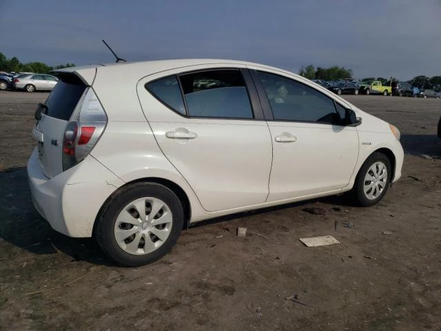 Photo 2 VIN: JTDKDTB32C1526859 - TOYOTA PRIUS C 