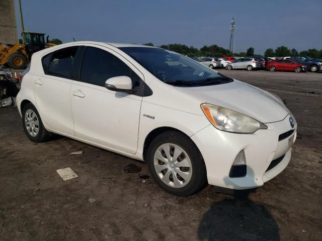 Photo 3 VIN: JTDKDTB32C1526859 - TOYOTA PRIUS C 