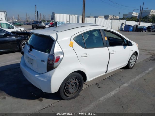 Photo 3 VIN: JTDKDTB32D1033457 - TOYOTA PRIUS C 