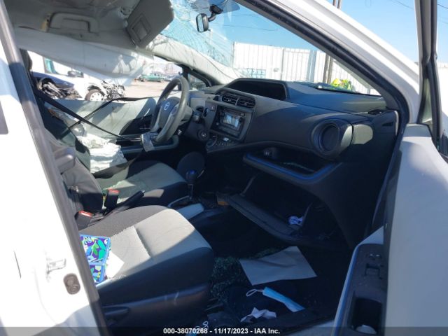 Photo 4 VIN: JTDKDTB32D1033457 - TOYOTA PRIUS C 