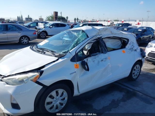 Photo 5 VIN: JTDKDTB32D1033457 - TOYOTA PRIUS C 