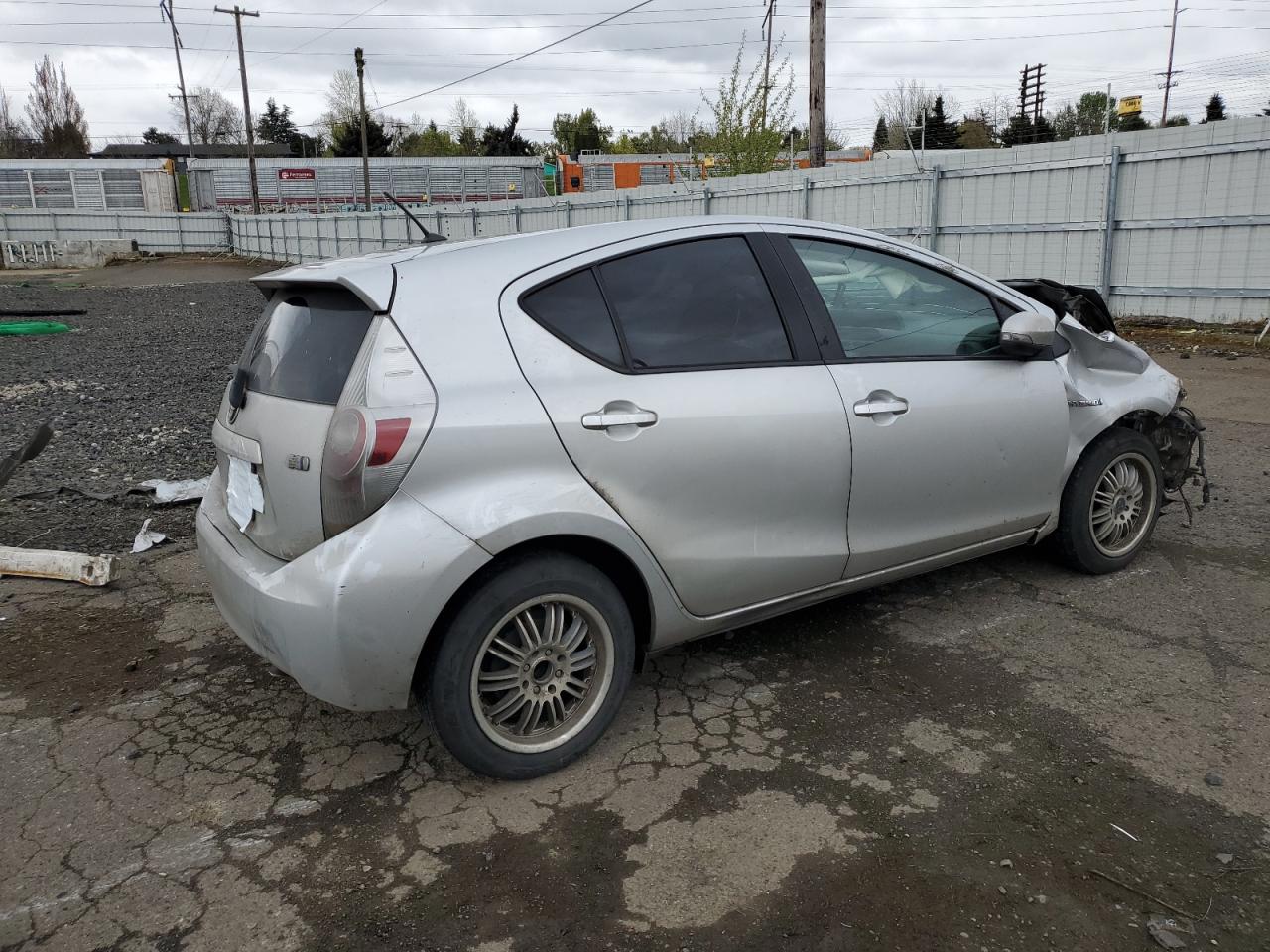 Photo 2 VIN: JTDKDTB32D1541301 - TOYOTA PRIUS 