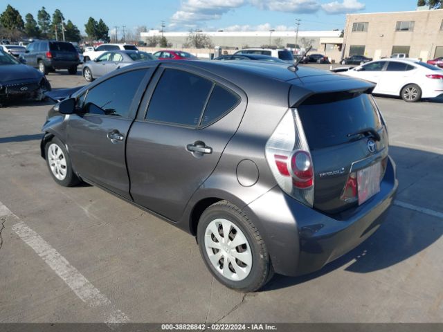 Photo 2 VIN: JTDKDTB32D1545946 - TOYOTA PRIUS C 