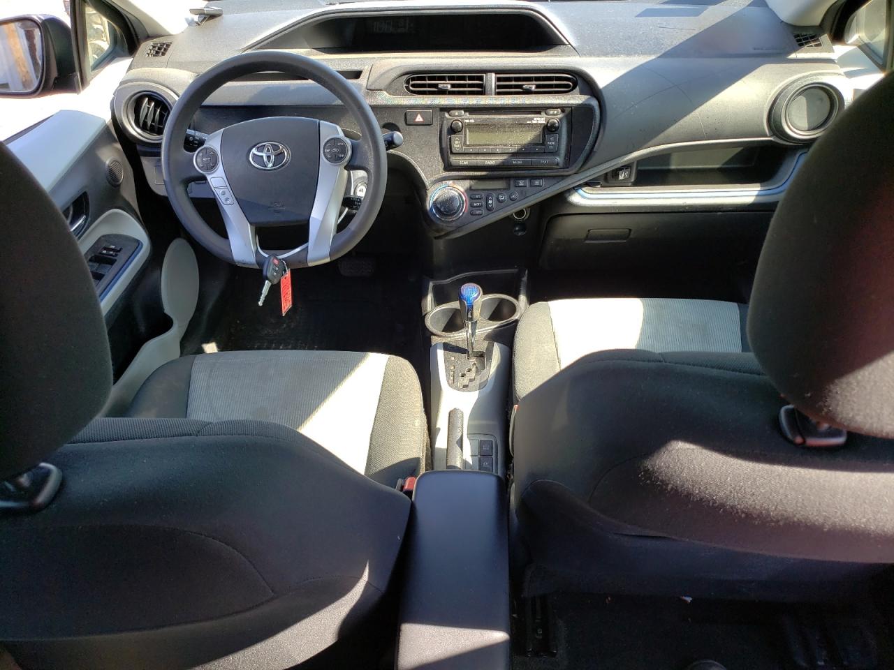 Photo 7 VIN: JTDKDTB32D1553075 - TOYOTA PRIUS 