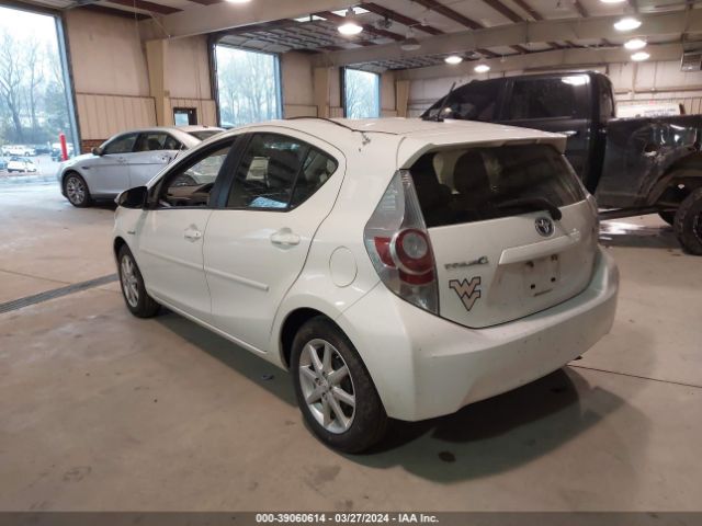 Photo 2 VIN: JTDKDTB32D1553402 - TOYOTA PRIUS C 