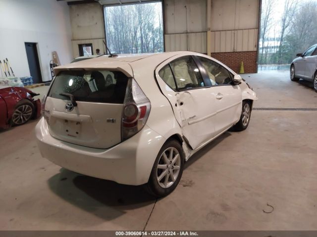 Photo 3 VIN: JTDKDTB32D1553402 - TOYOTA PRIUS C 