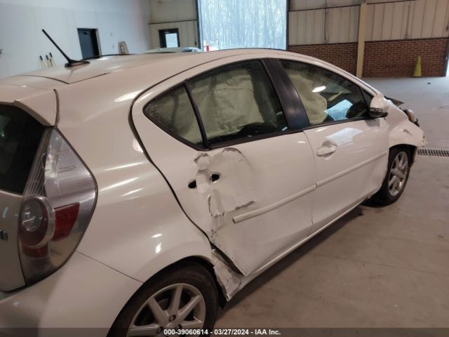 Photo 5 VIN: JTDKDTB32D1553402 - TOYOTA PRIUS C 