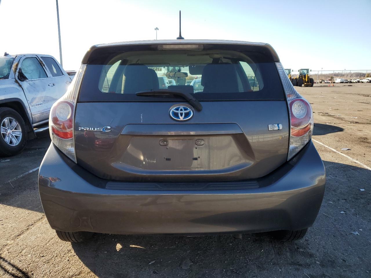 Photo 5 VIN: JTDKDTB32E1069523 - TOYOTA PRIUS 