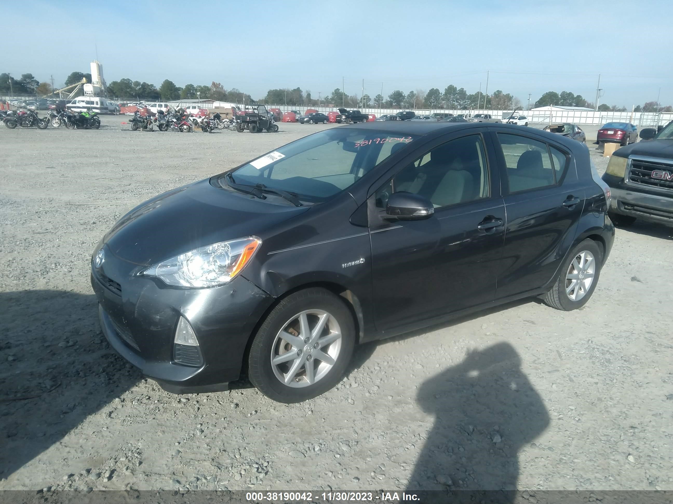 Photo 1 VIN: JTDKDTB32E1070090 - TOYOTA PRIUS C 