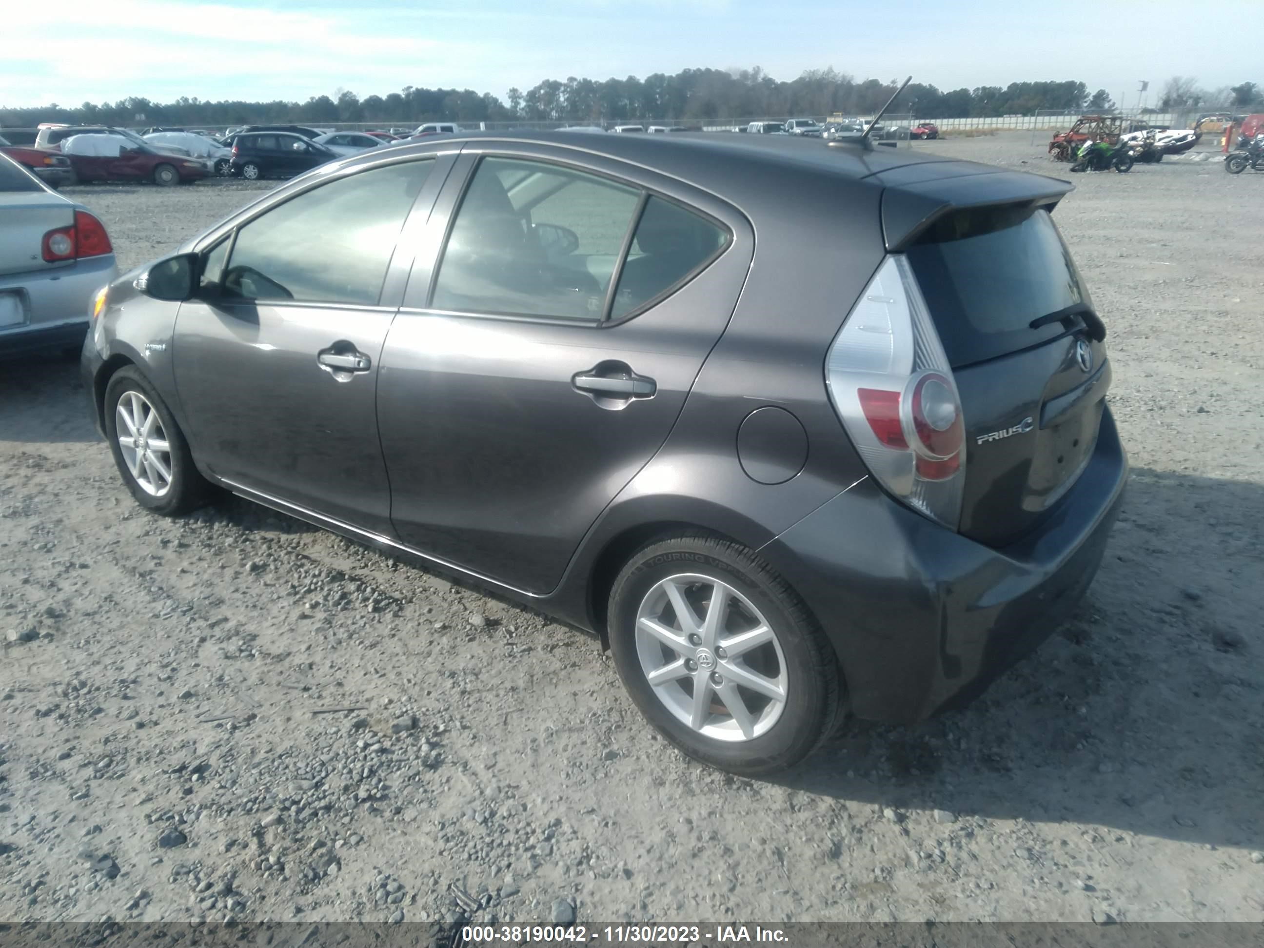 Photo 2 VIN: JTDKDTB32E1070090 - TOYOTA PRIUS C 