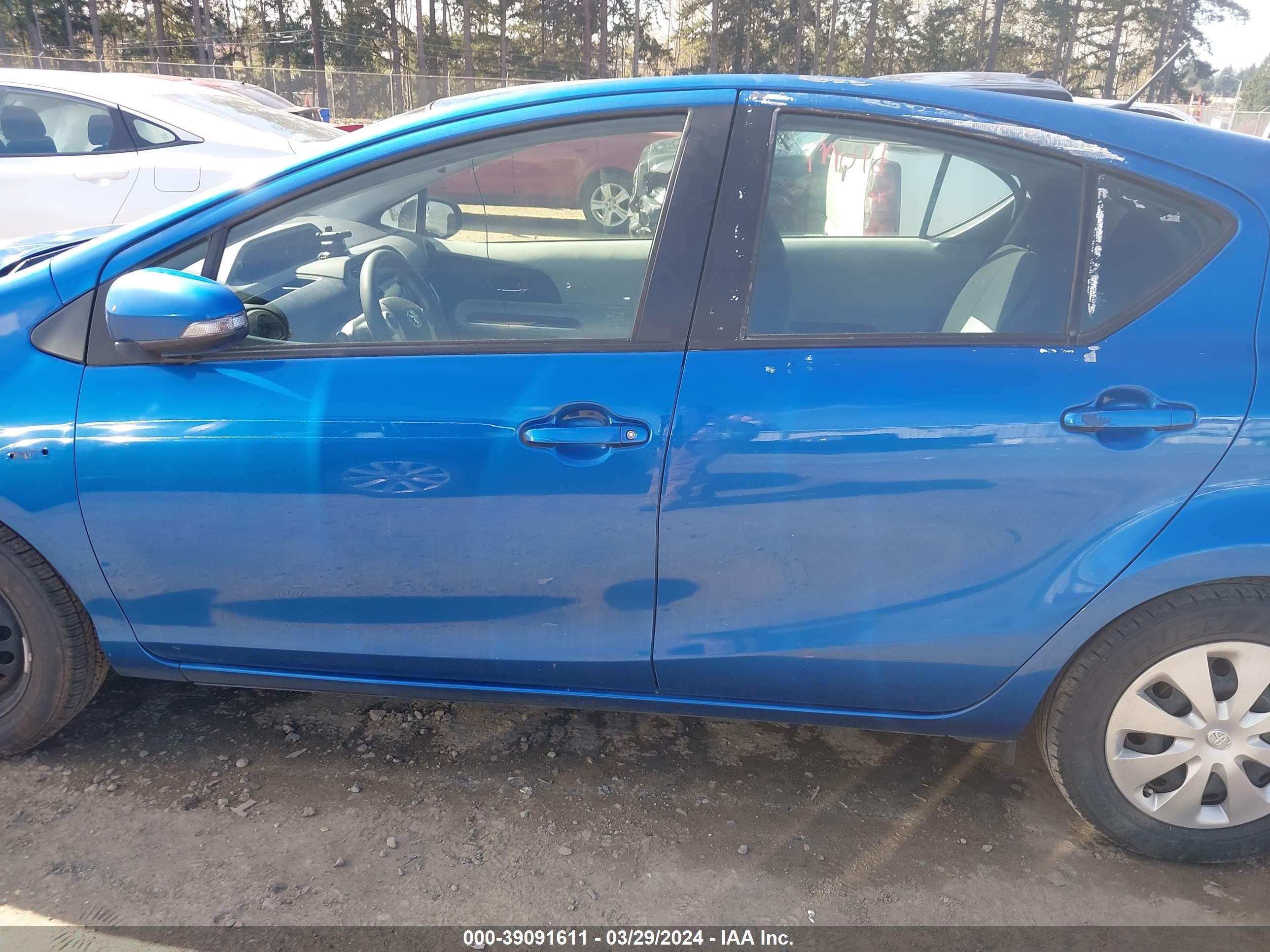 Photo 13 VIN: JTDKDTB32E1574929 - TOYOTA PRIUS C 