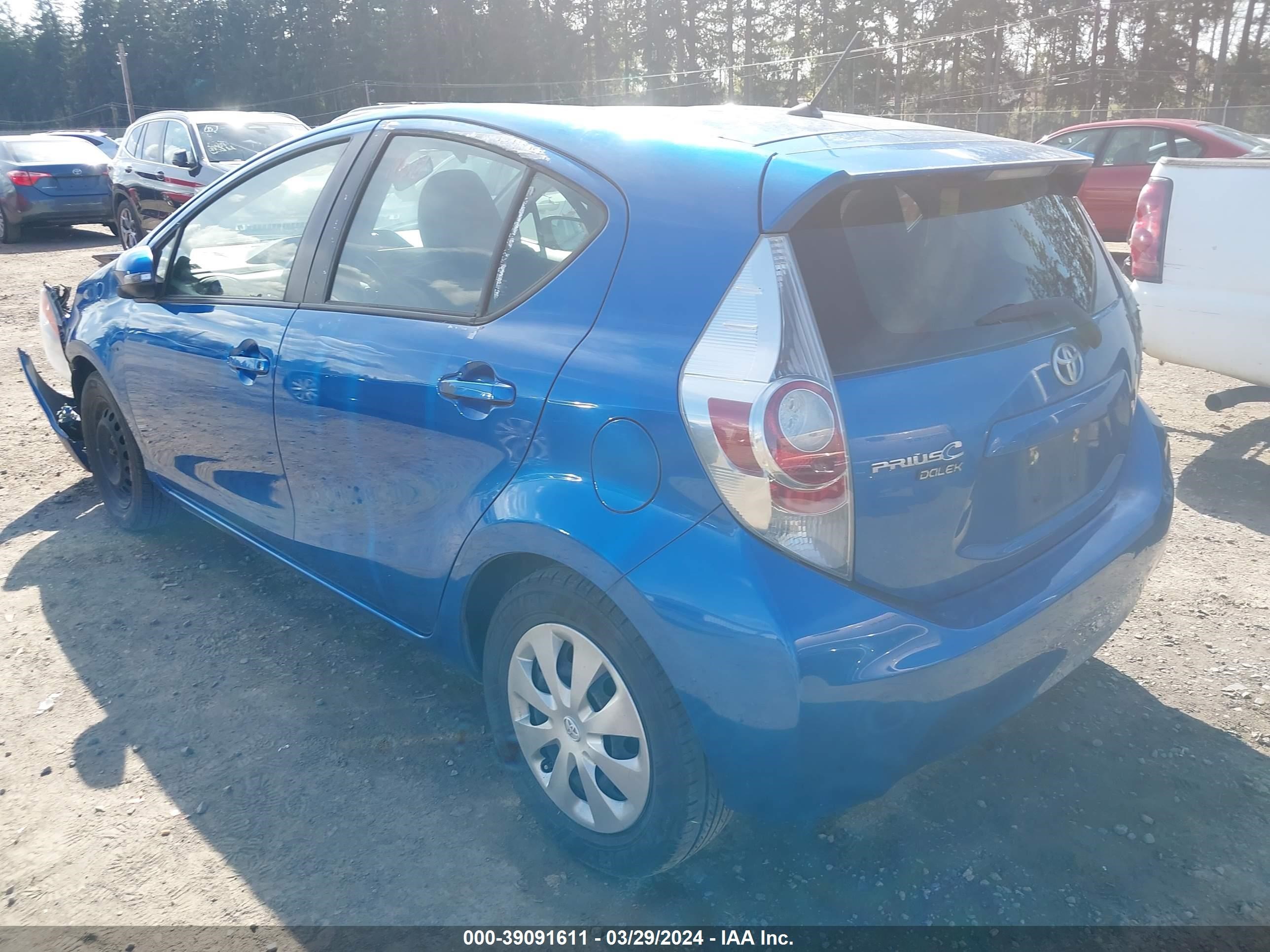 Photo 2 VIN: JTDKDTB32E1574929 - TOYOTA PRIUS C 