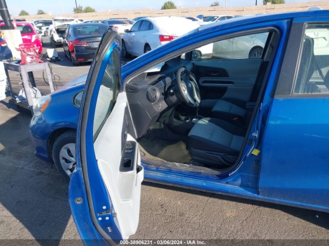 Photo 4 VIN: JTDKDTB32E1574932 - TOYOTA PRIUS C 