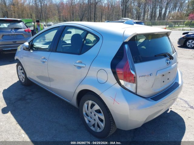 Photo 2 VIN: JTDKDTB32F1101758 - TOYOTA PRIUS C 