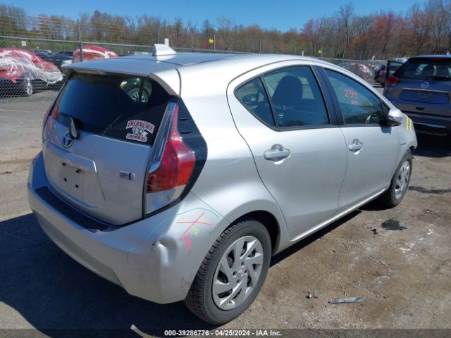 Photo 3 VIN: JTDKDTB32F1101758 - TOYOTA PRIUS C 