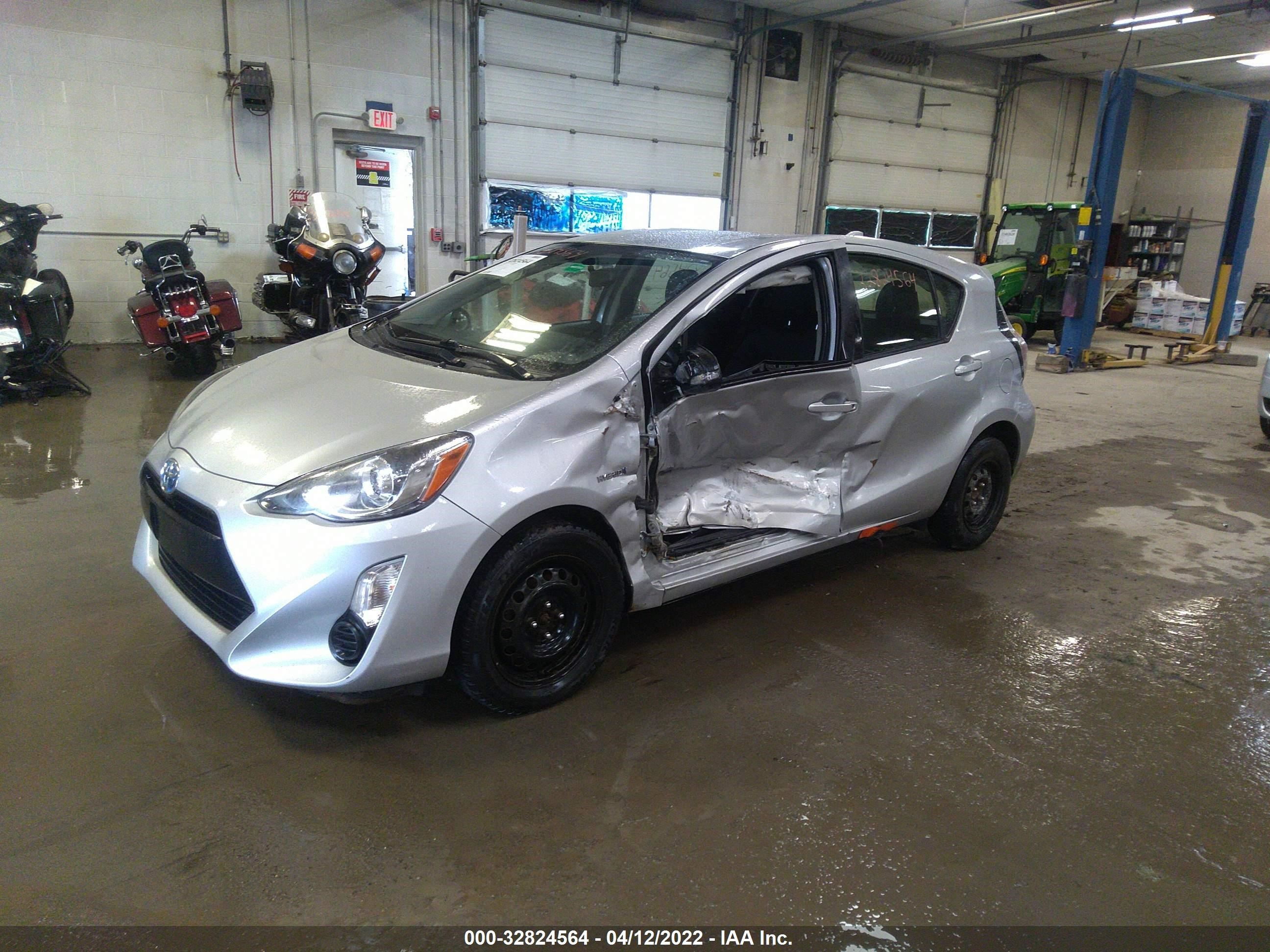 Photo 1 VIN: JTDKDTB32F1107852 - TOYOTA PRIUS C 